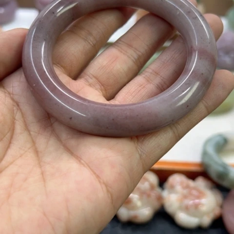 石英岩玉未镶嵌手镯