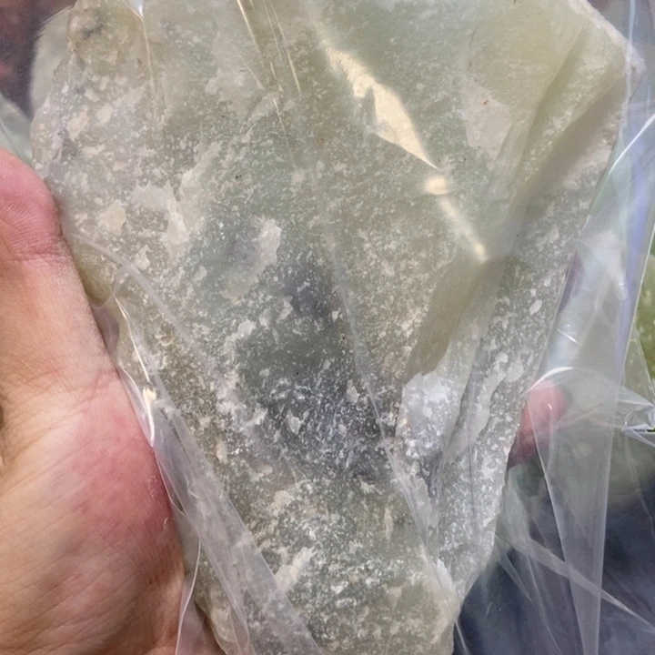 楊***蛇纹石玉未镶嵌岫玉原石精品毛料