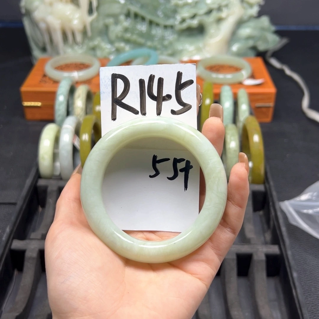 蛇纹石玉手镯未镶嵌