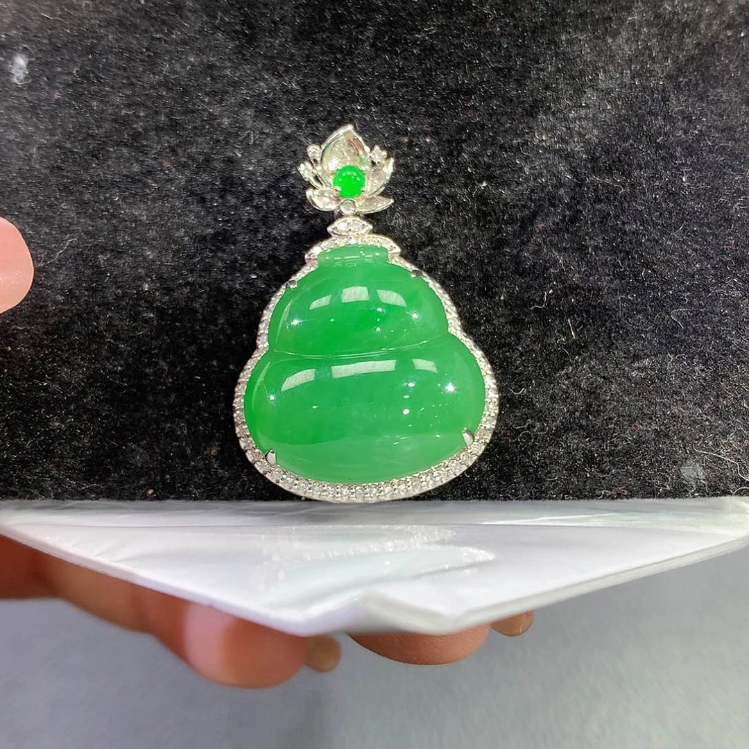 翡翠吊坠(赠链)18K金镶嵌