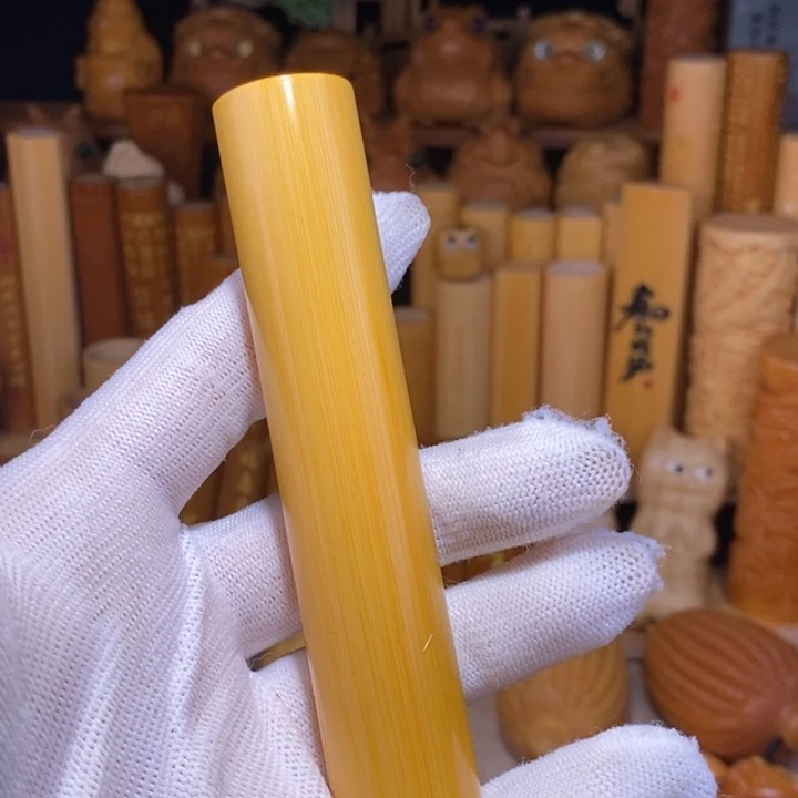 竹黄皮水晶料刻小猫咪题材