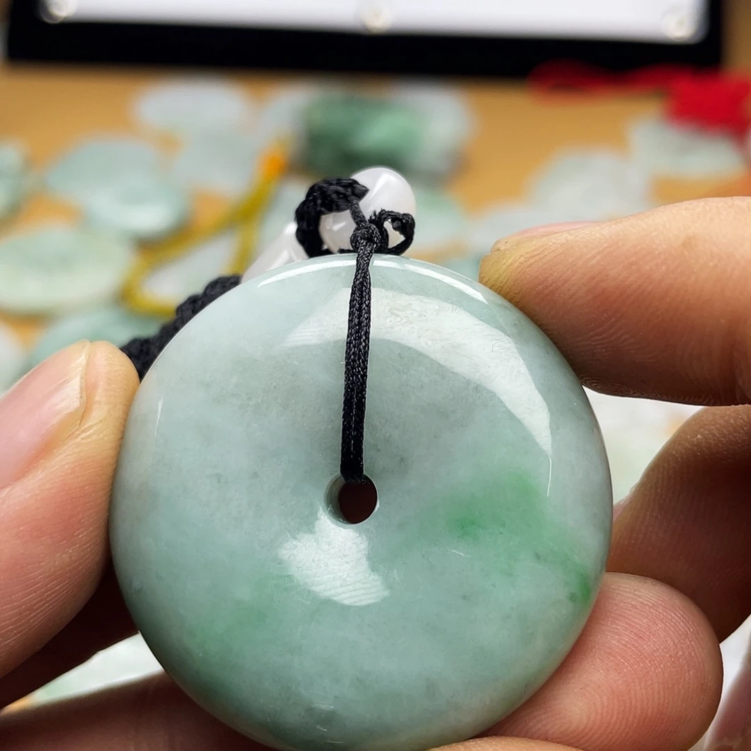 翡翠22K金镶嵌颈饰平安扣