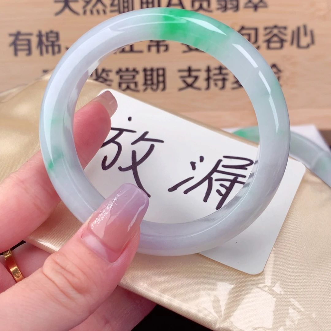 翡翠手镯未镶嵌翡翠