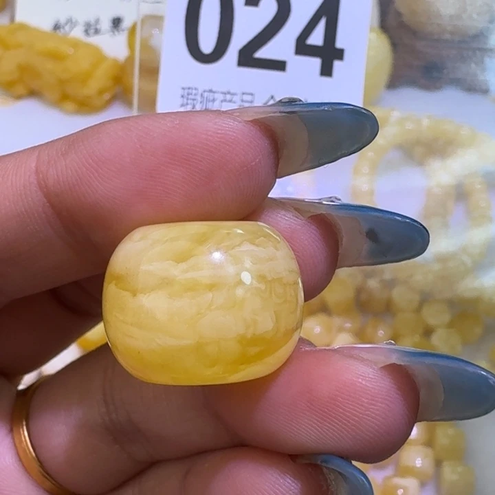 3***2裸石琥珀未镶嵌20m