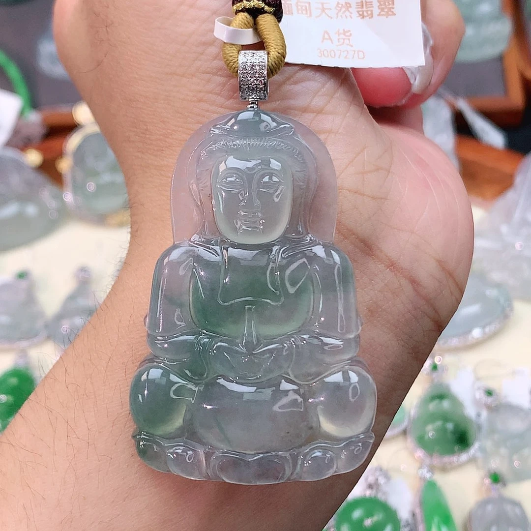 颈饰18K金镶嵌翡翠观音