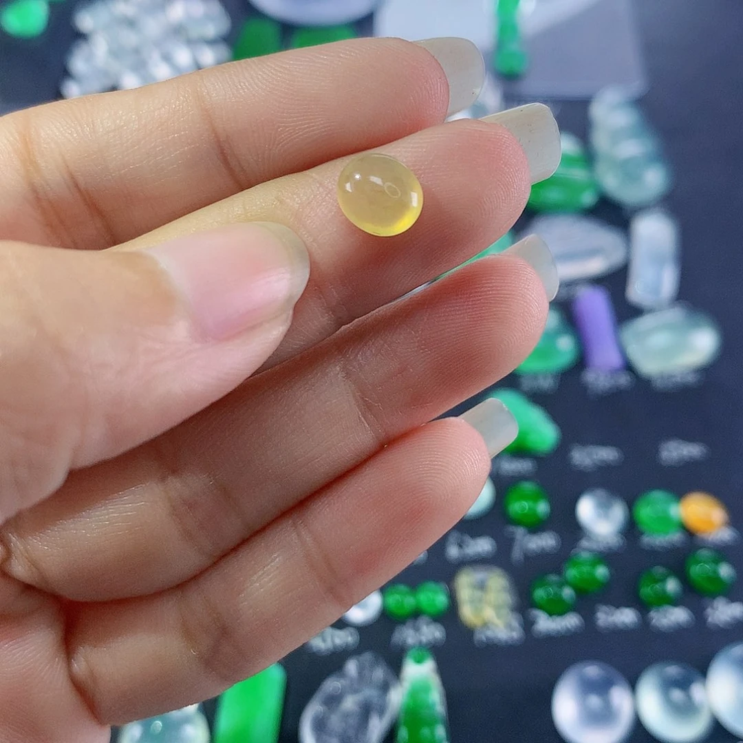 【闪购商品】翡翠颈饰未镶嵌黄蛋