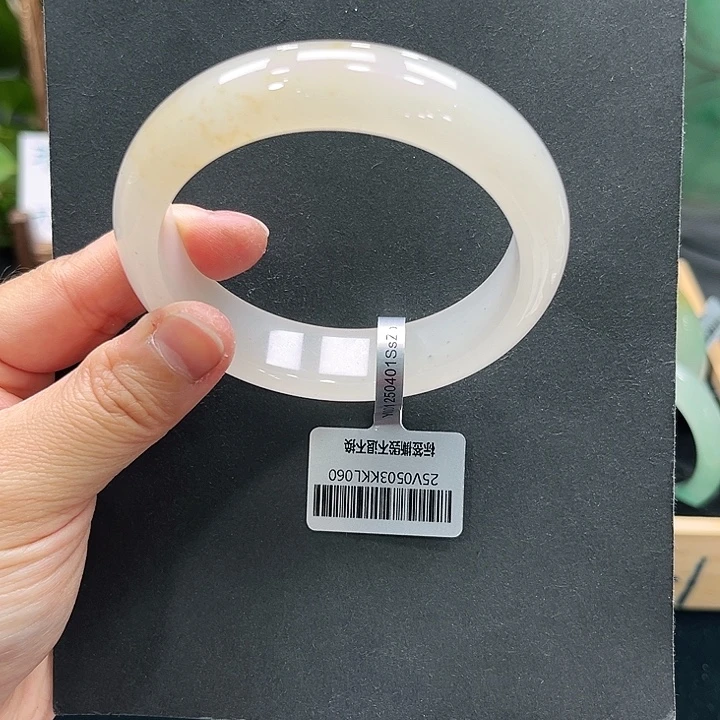 未镶嵌手镯石英质玉（非洲翠）➕小甜58