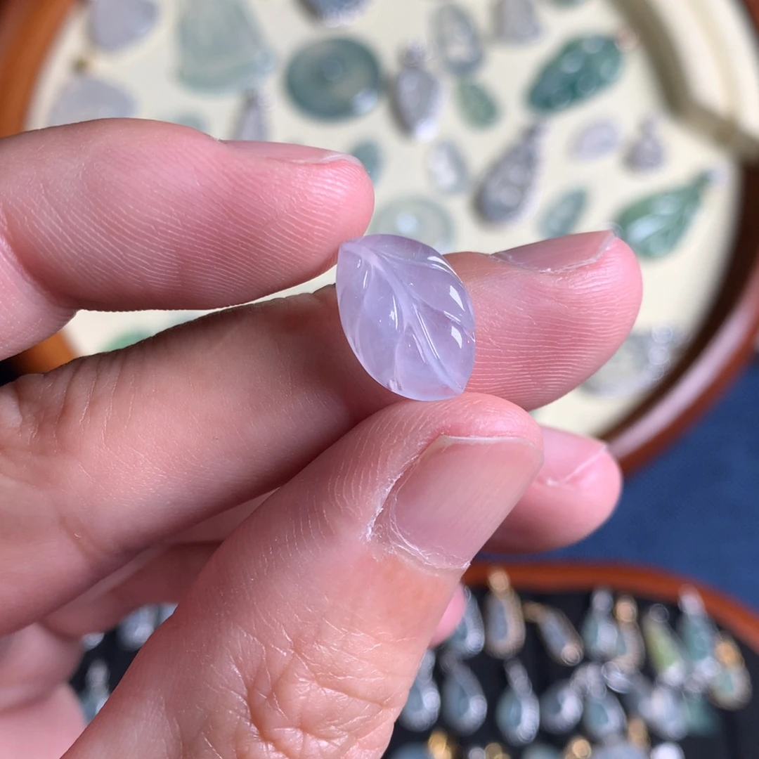 翡翠未镶嵌颈饰叶子