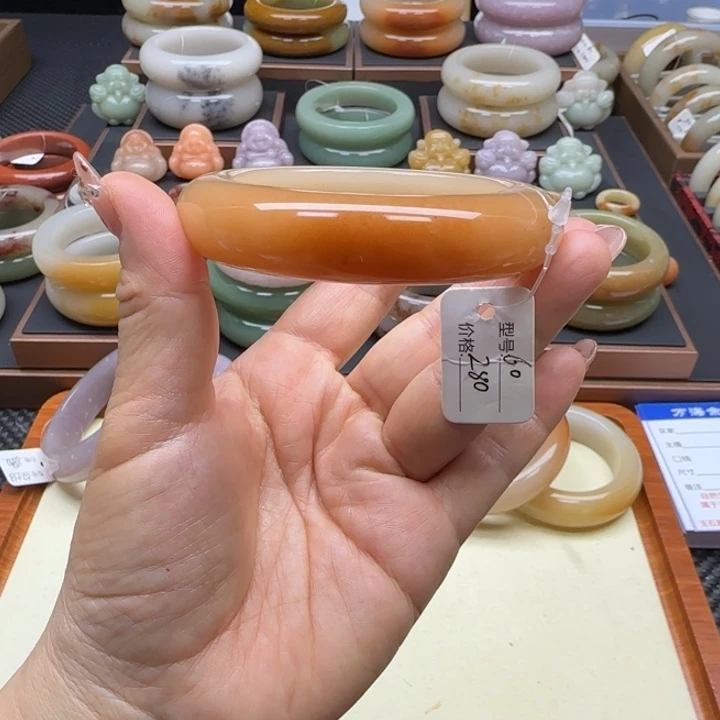 石英岩玉未镶嵌手镯