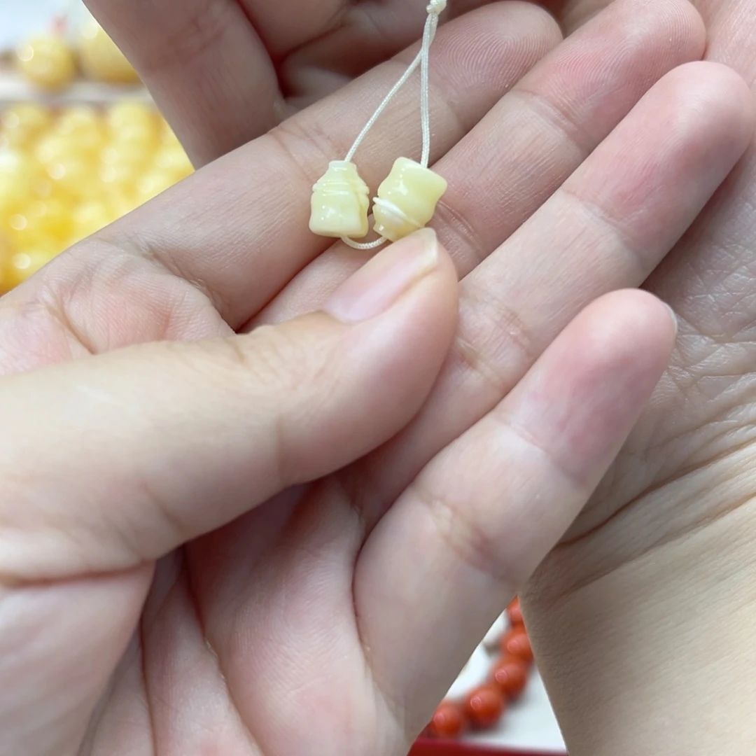未镶嵌蜜蜡裸石配饰