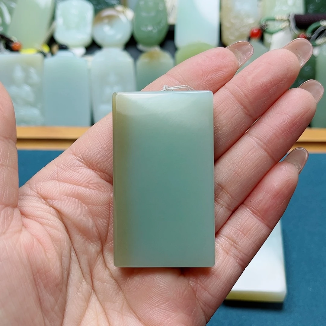 乔***主和田玉未镶嵌颈饰