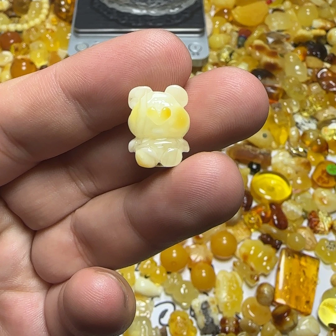 琥珀未镶嵌裸石1.2克