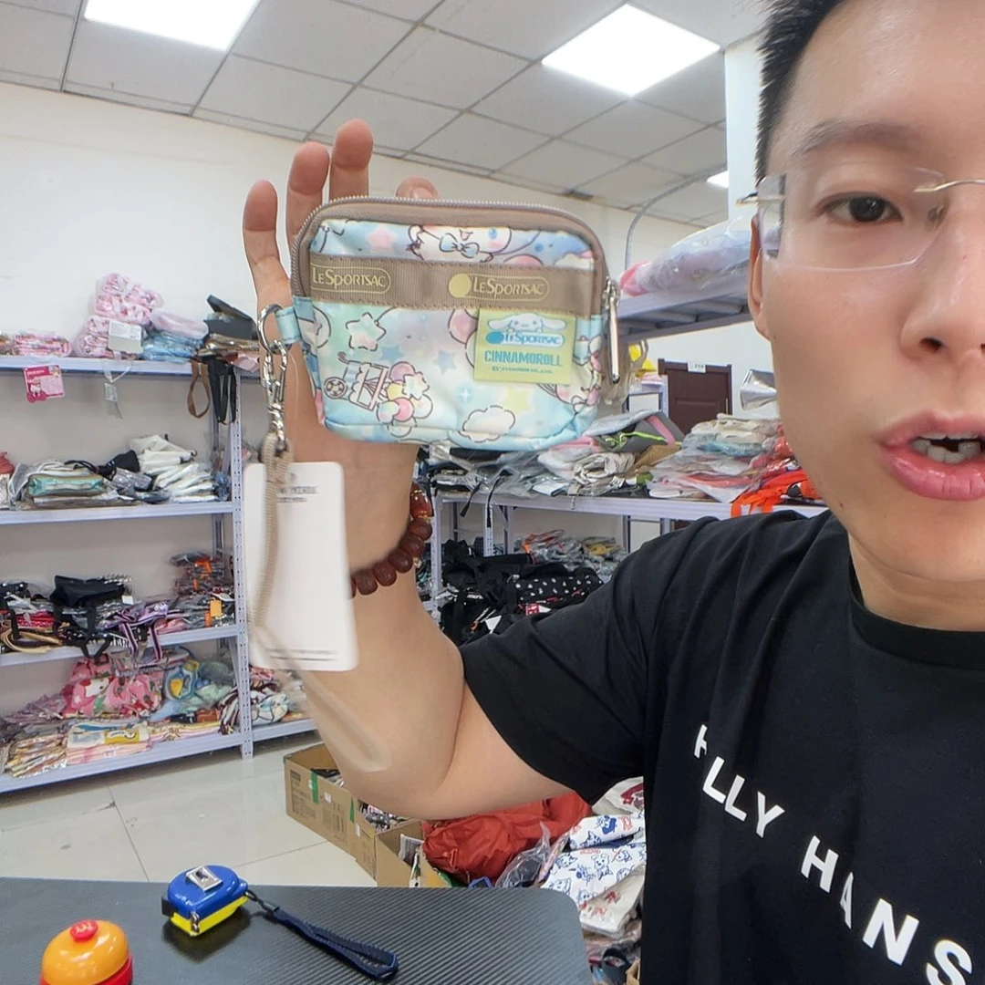 PU化妆包等各种产品的
