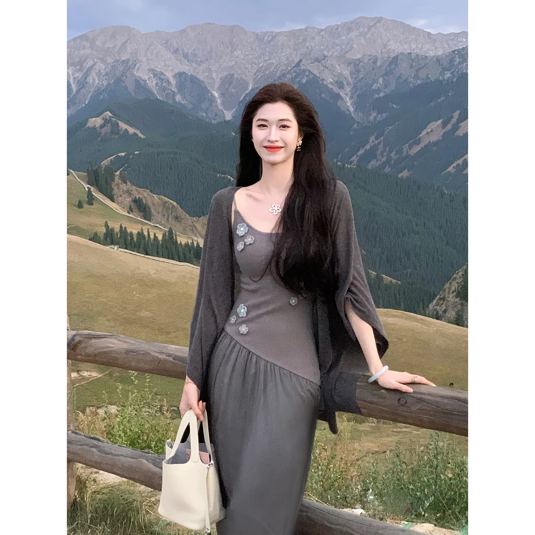 凌茜恣禾【灰屿花眠】灰色针织吊带连衣裙秋季法式慵懒气质薄纱长裙