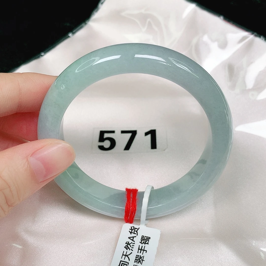 翡翠手镯未镶嵌翡翠手镯未镶嵌