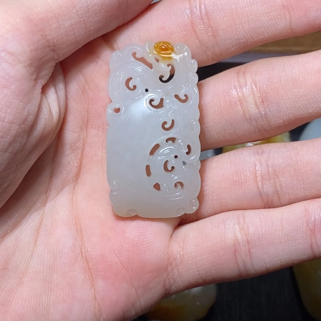 颈饰未镶嵌和田玉龙凤佩