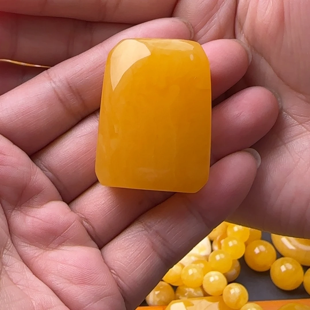 琥珀未镶嵌颈饰焦皮橘红牌子