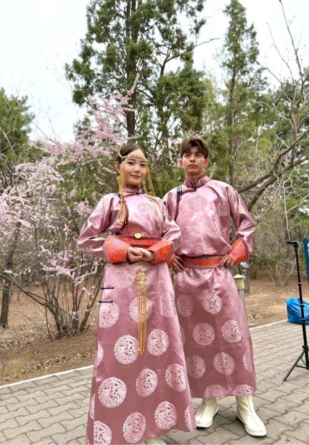 男女情侣款高级定制传统袍四季适用