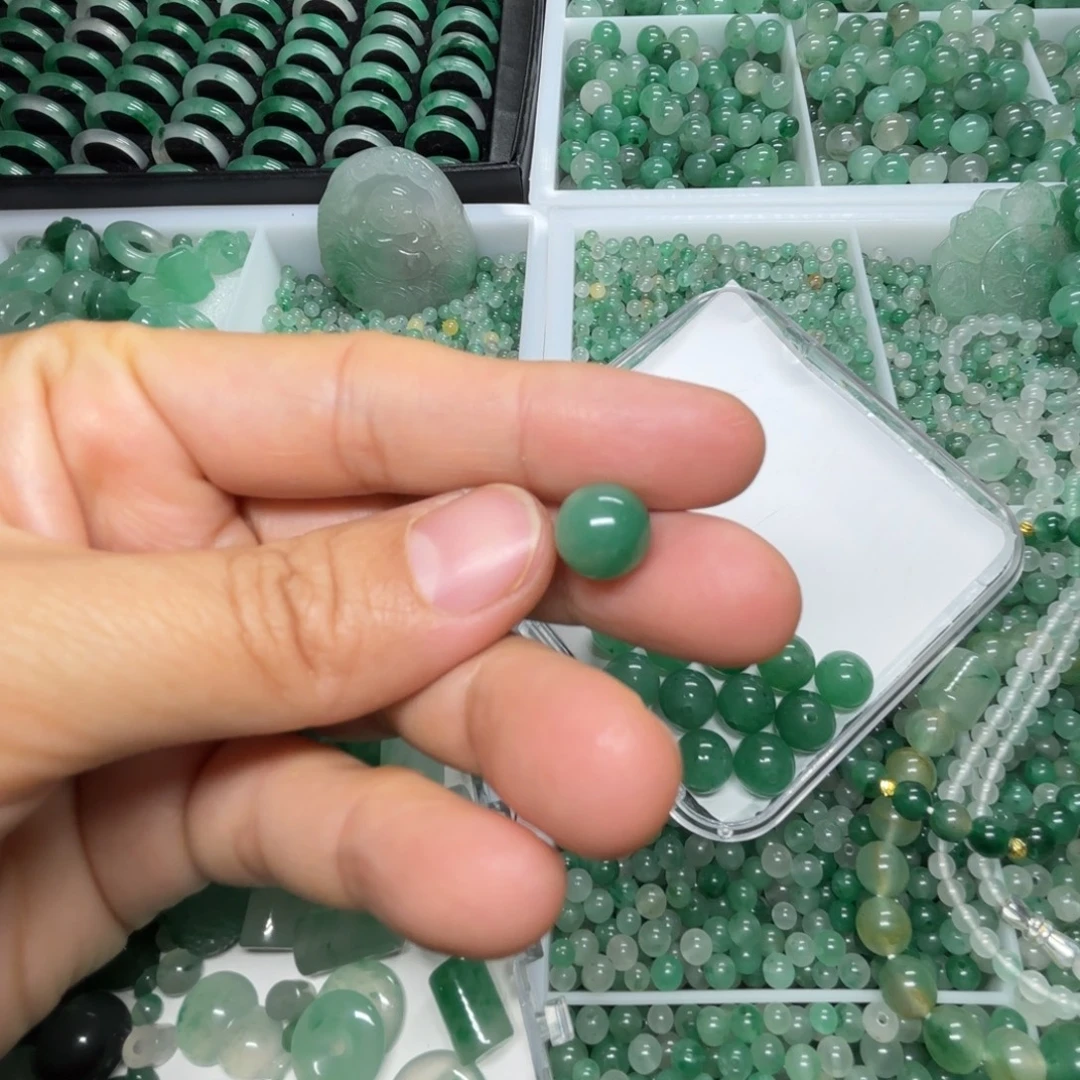 坐***客石英质玉未镶嵌卡10散珠