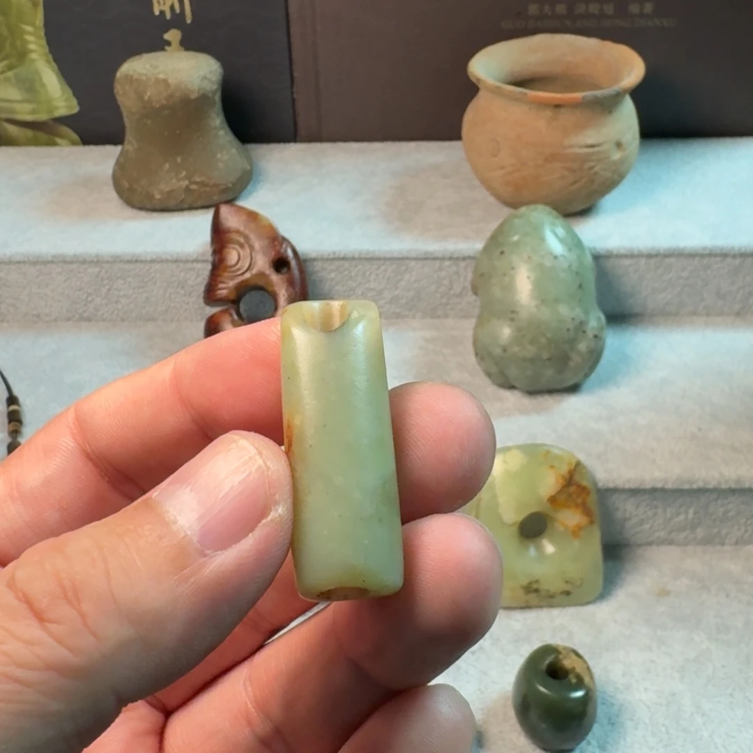 昌***家和田玉未镶嵌颈饰