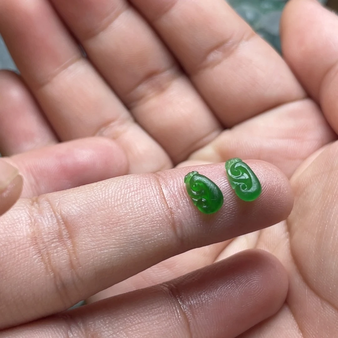 定制翡翠未镶嵌如意