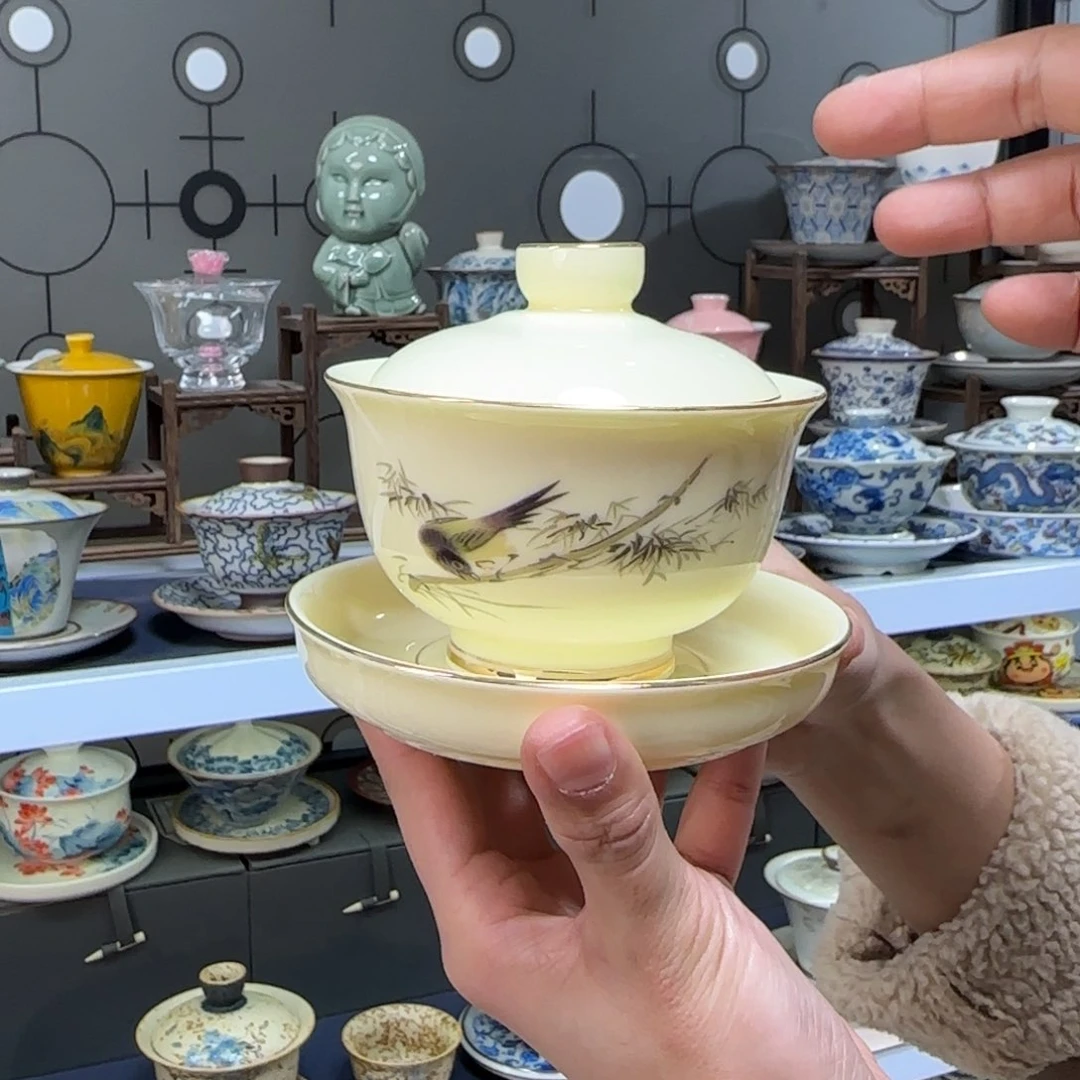 高温下的高温天气使人心情愉悦