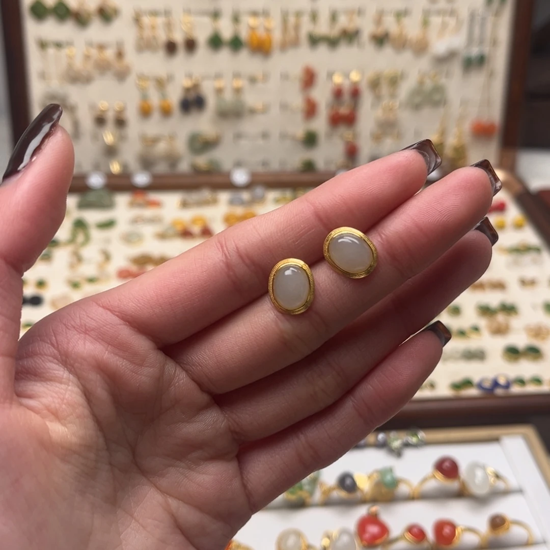 和田玉未镶嵌耳饰