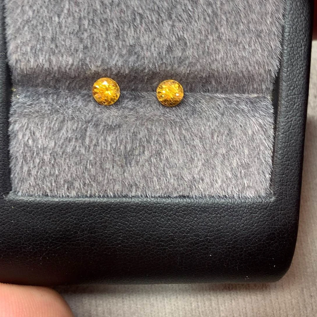 未镶嵌裸石石榴石0.9ct金黄芬达