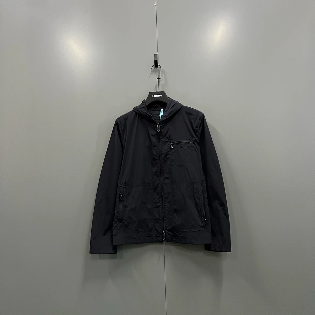 99新 Prada/普拉达 （ll）纯色贴标logo连帽外套 46码 206196