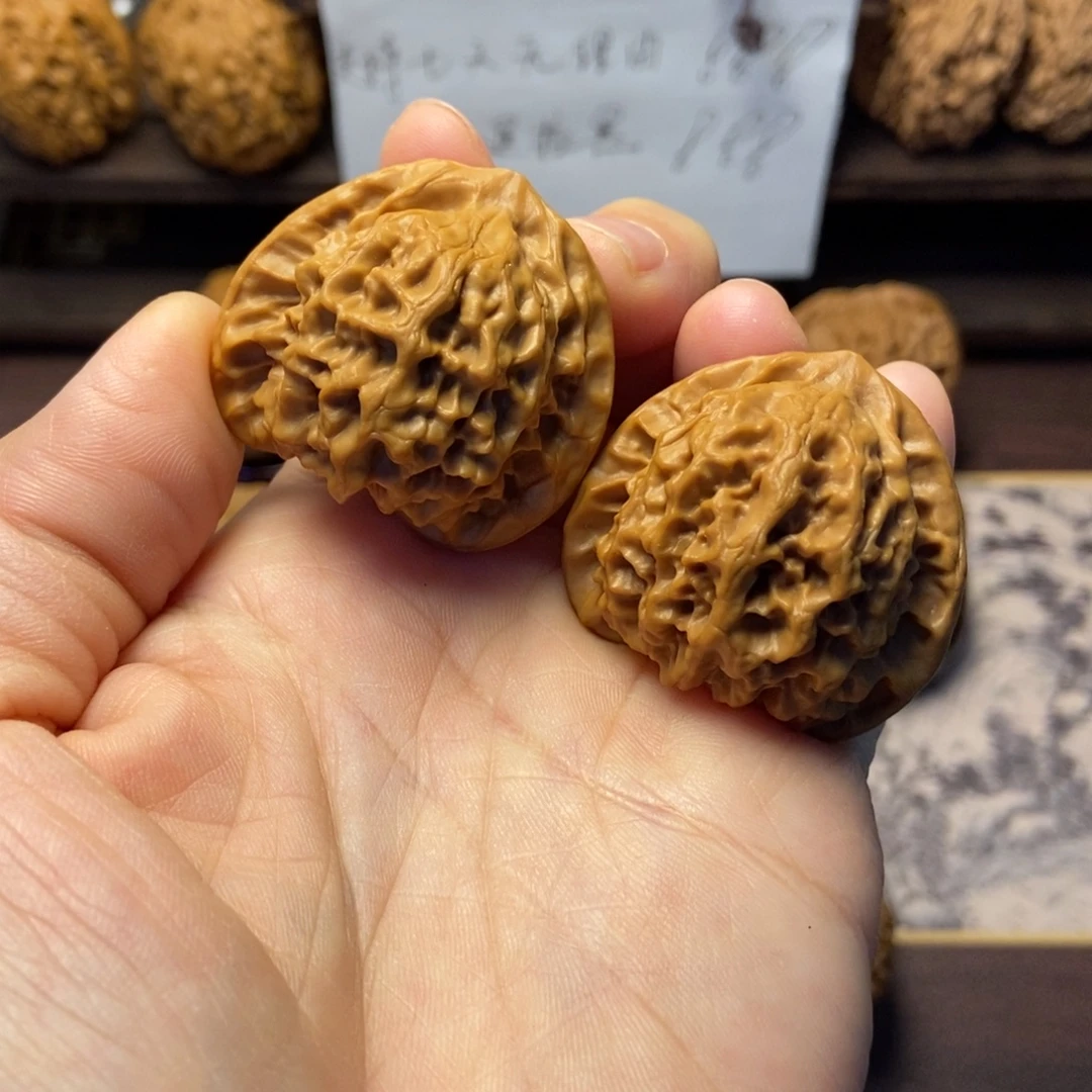 文玩核桃把件全品玄月尺寸38