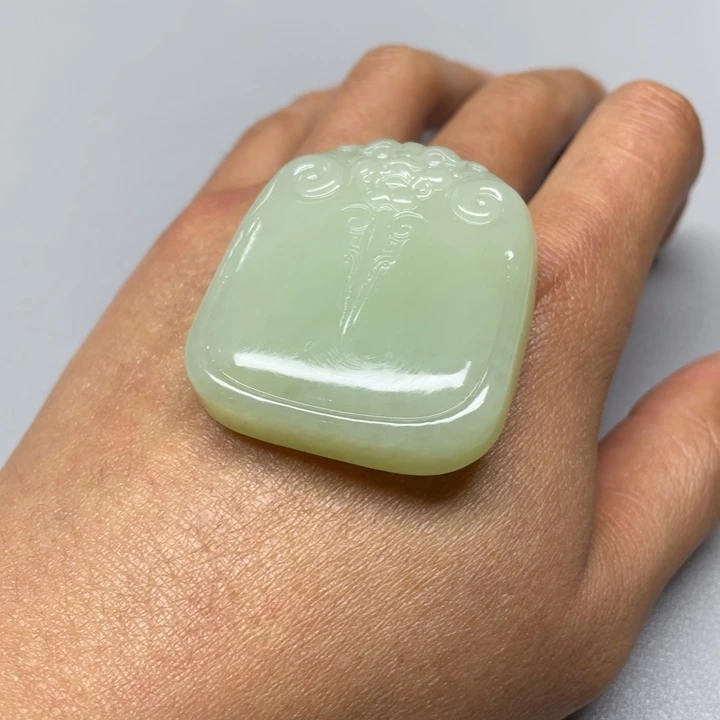 吊坠(不含链)未镶嵌和田玉城****。