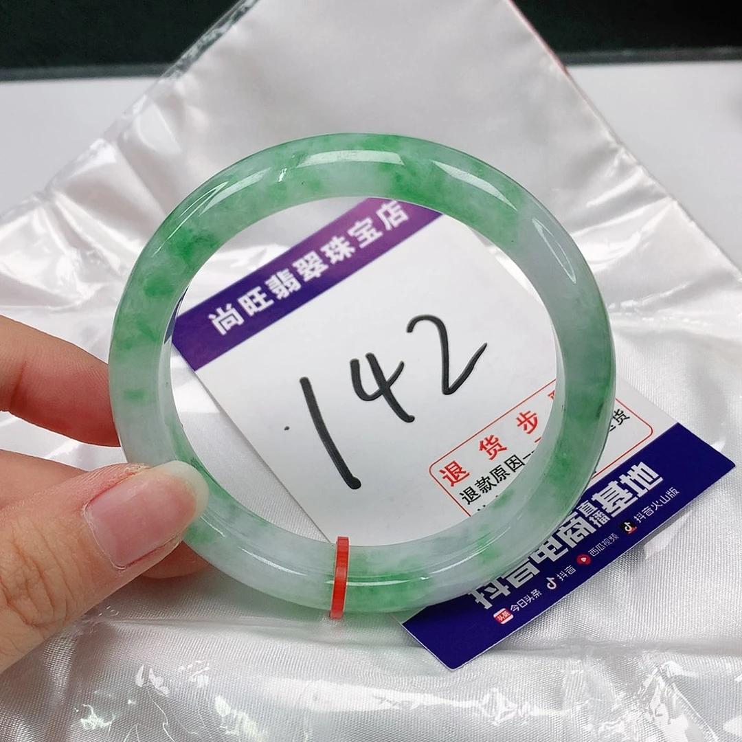 翡翠手镯未镶嵌翡翠12