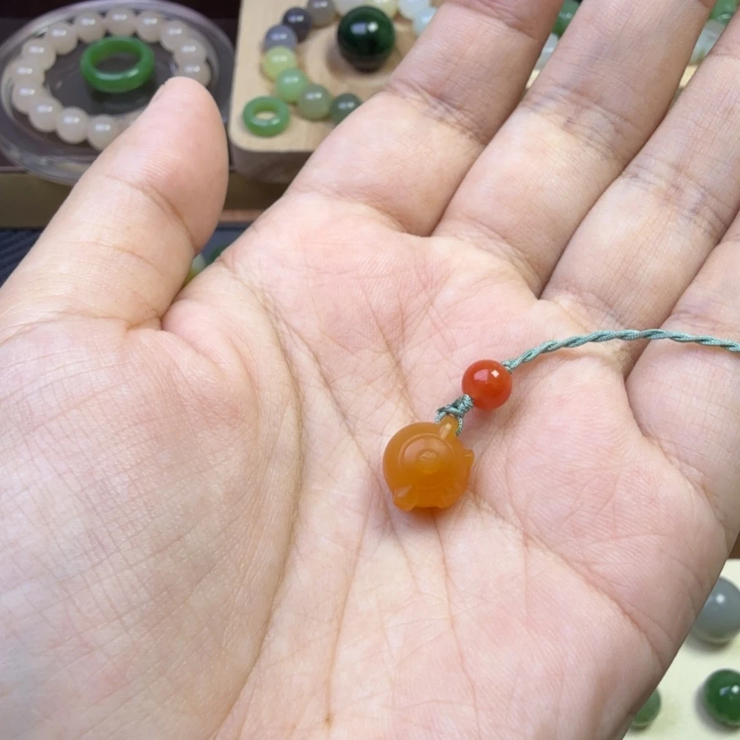 上***累石英质玉（黄龙玉）合金珠宝半成品