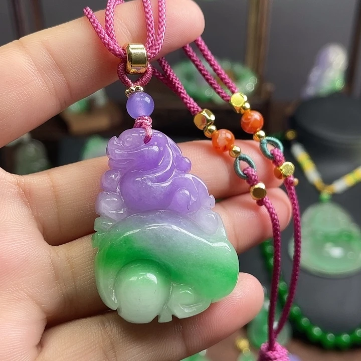 翡翠未镶嵌吊坠(赠链)