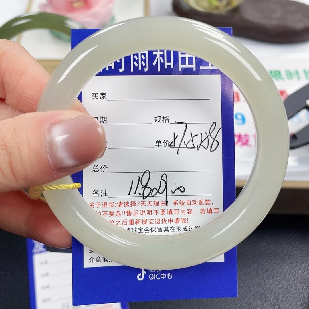 和田玉未镶嵌手镯