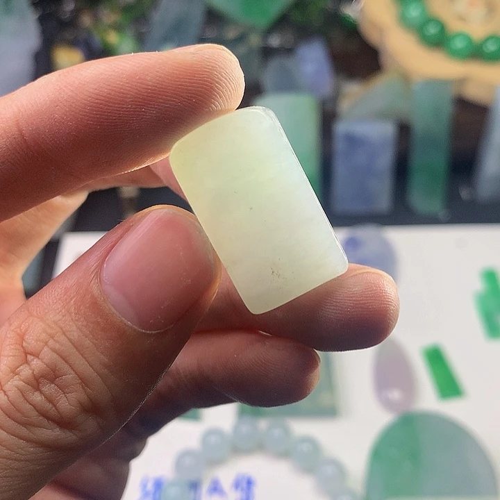 翡翠挂件未镶嵌料子