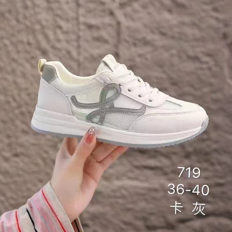 小可爱平跟透气小白鞋