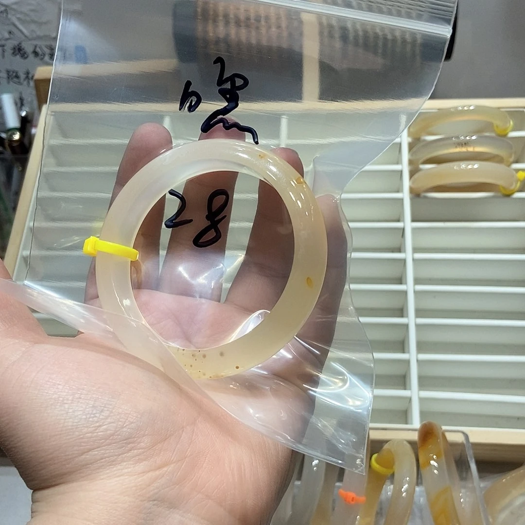 玛瑙/玉髓手镯未镶嵌嘿