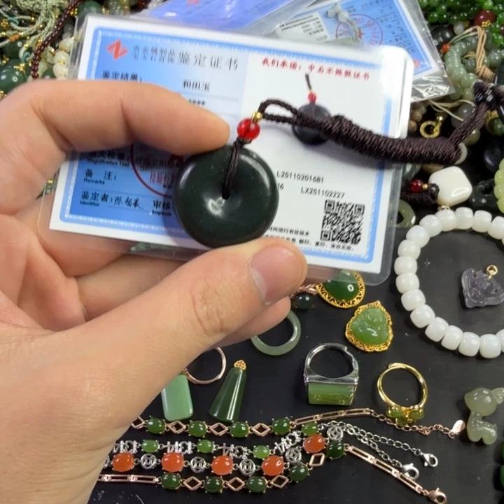 和田玉未镶嵌颈饰