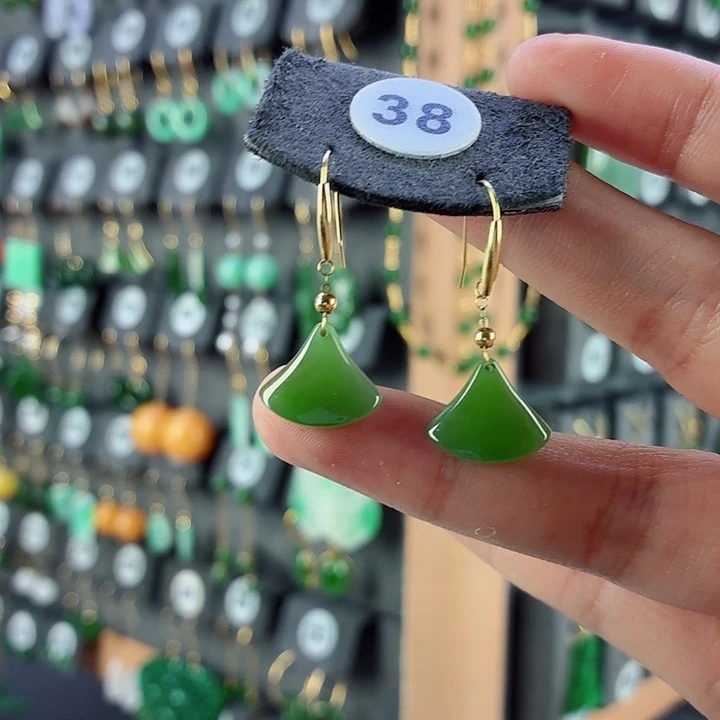 和田玉18K金镶嵌耳饰