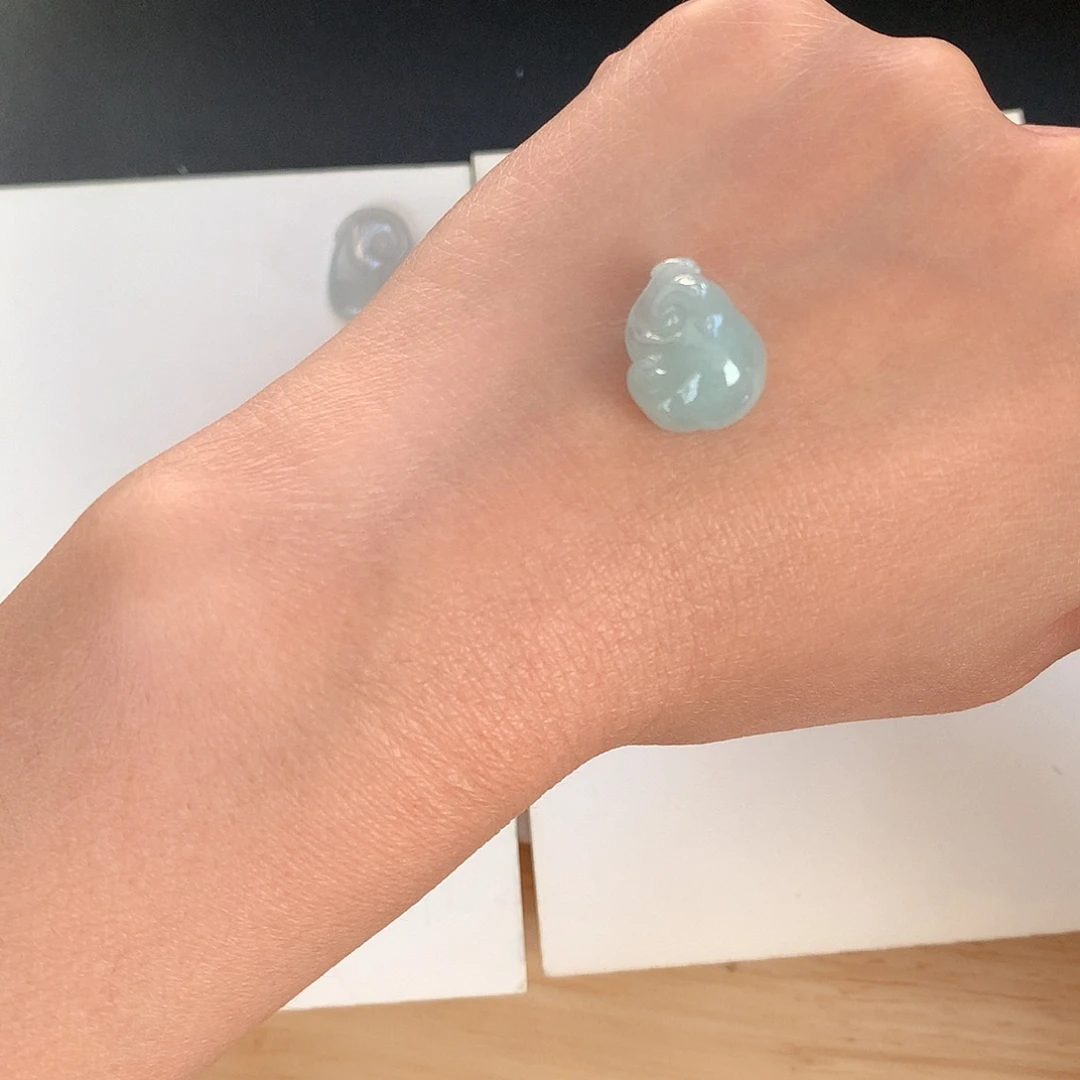 翡翠未镶嵌颈饰如意