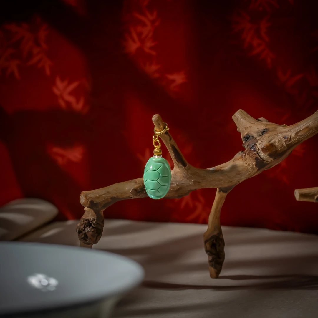 【世间臻宝】18K绿松富甲滴流吊坠/Q1424/多样性发一件/13