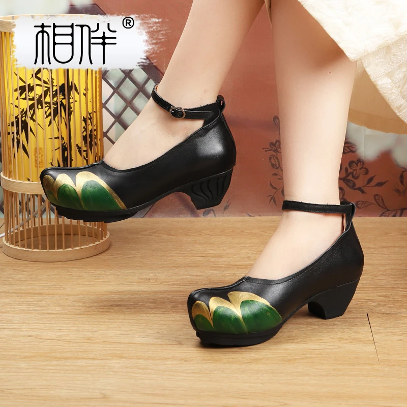 相伴手工真皮女士中跟软底民族风粗跟高跟春夏中老年短靴53282