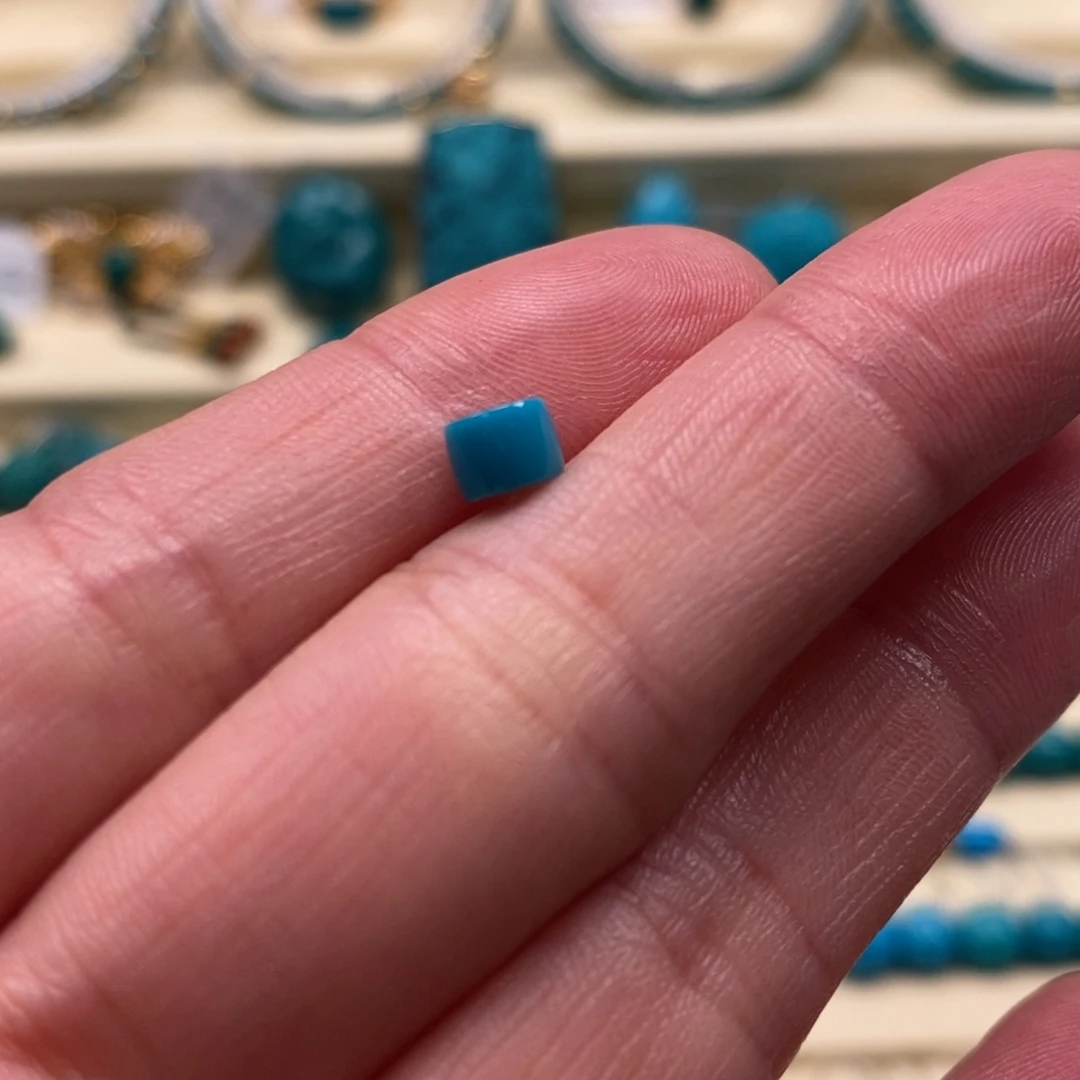 绿松石未镶嵌珠宝奇石直径5.1×3.9直切线束