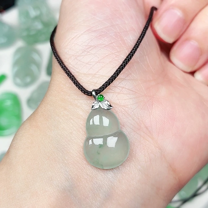 翡翠18K金镶嵌颈饰缅甸天然A货翡翠