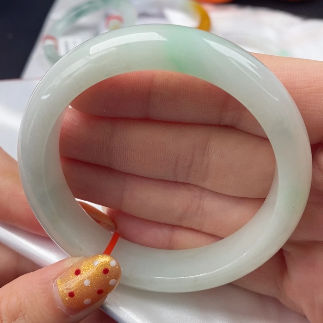 翡翠手镯未镶嵌57圈口