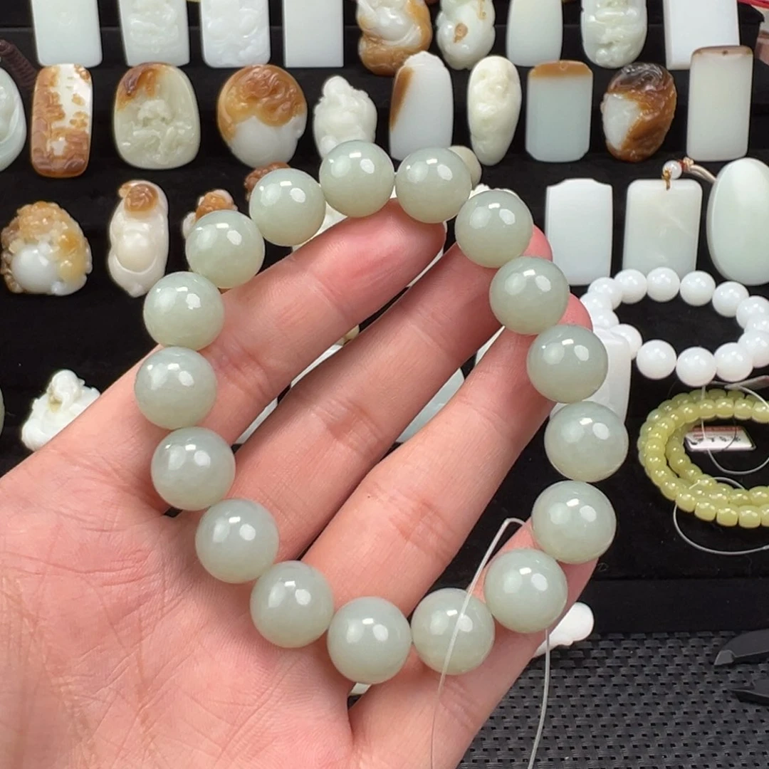 和田玉颈饰未镶嵌?**凯