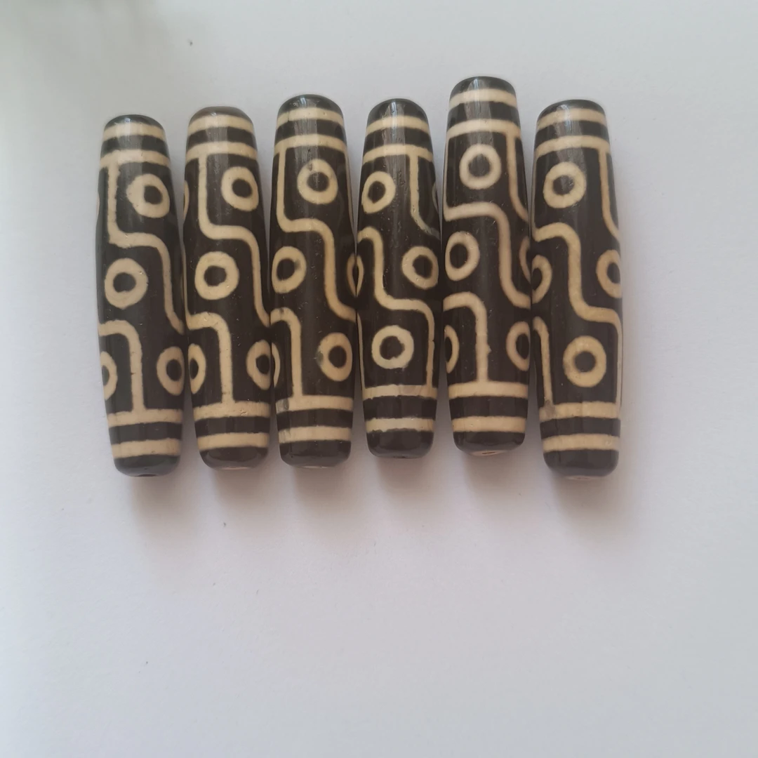 长57左右牙黄有瑕疵玛瑙折线九眼单珠发一个