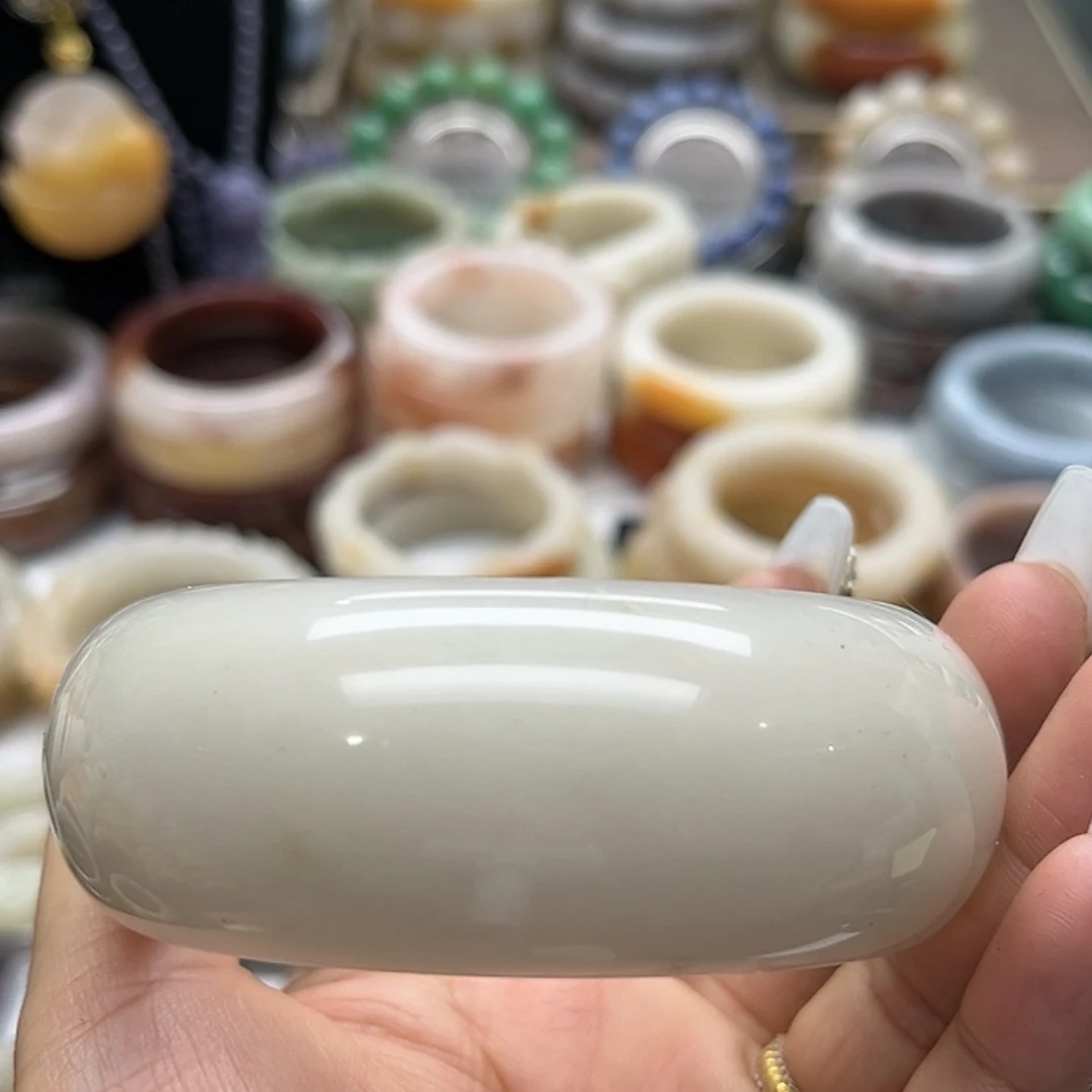 【闪购商品】石英质玉手镯未镶嵌有包容福利