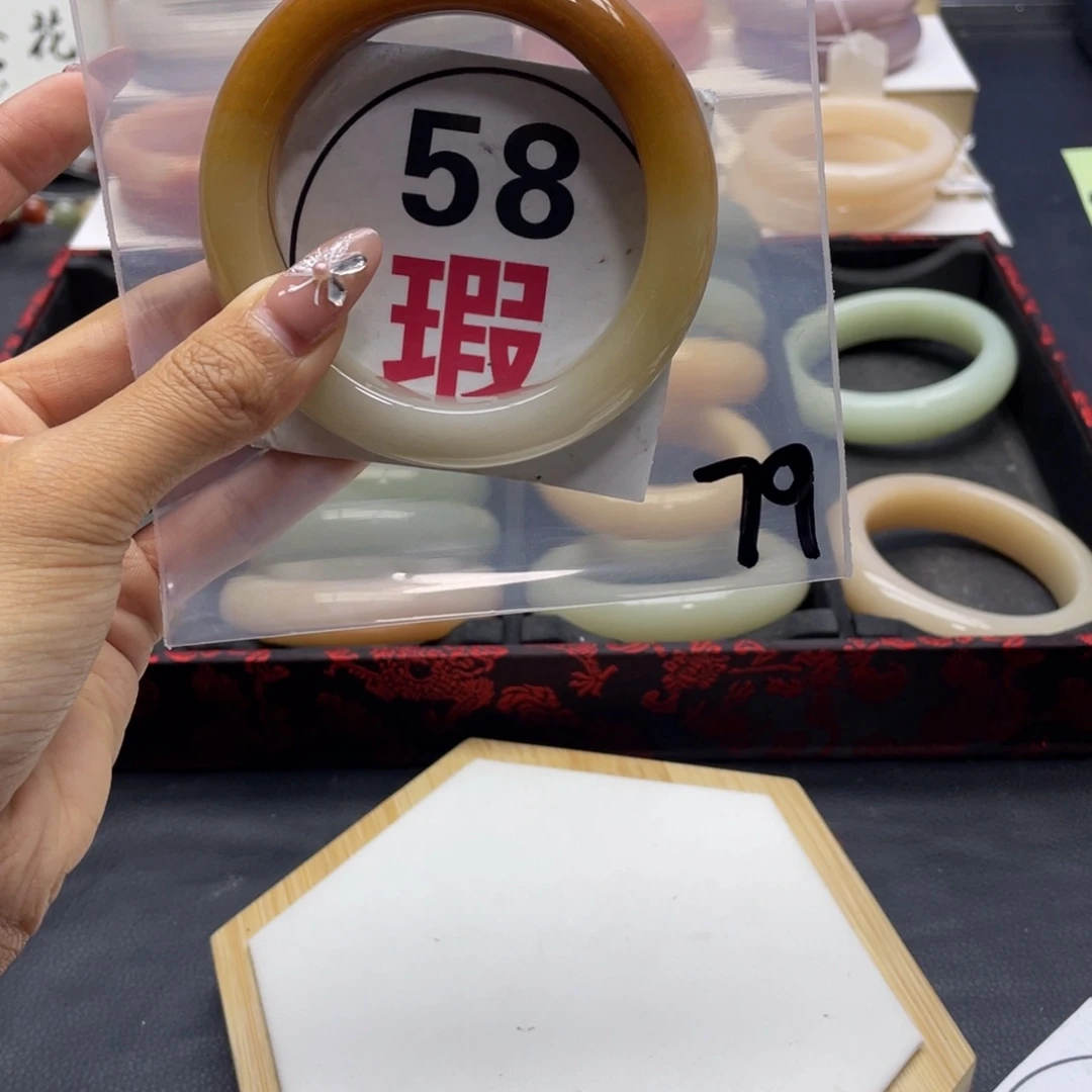 未镶嵌手镯石英岩玉